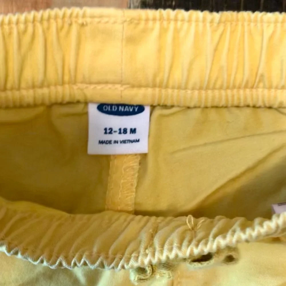5/$25 Baby Girl Ruffle Yellow Shorts • Ruffled • Pockets • Elastic